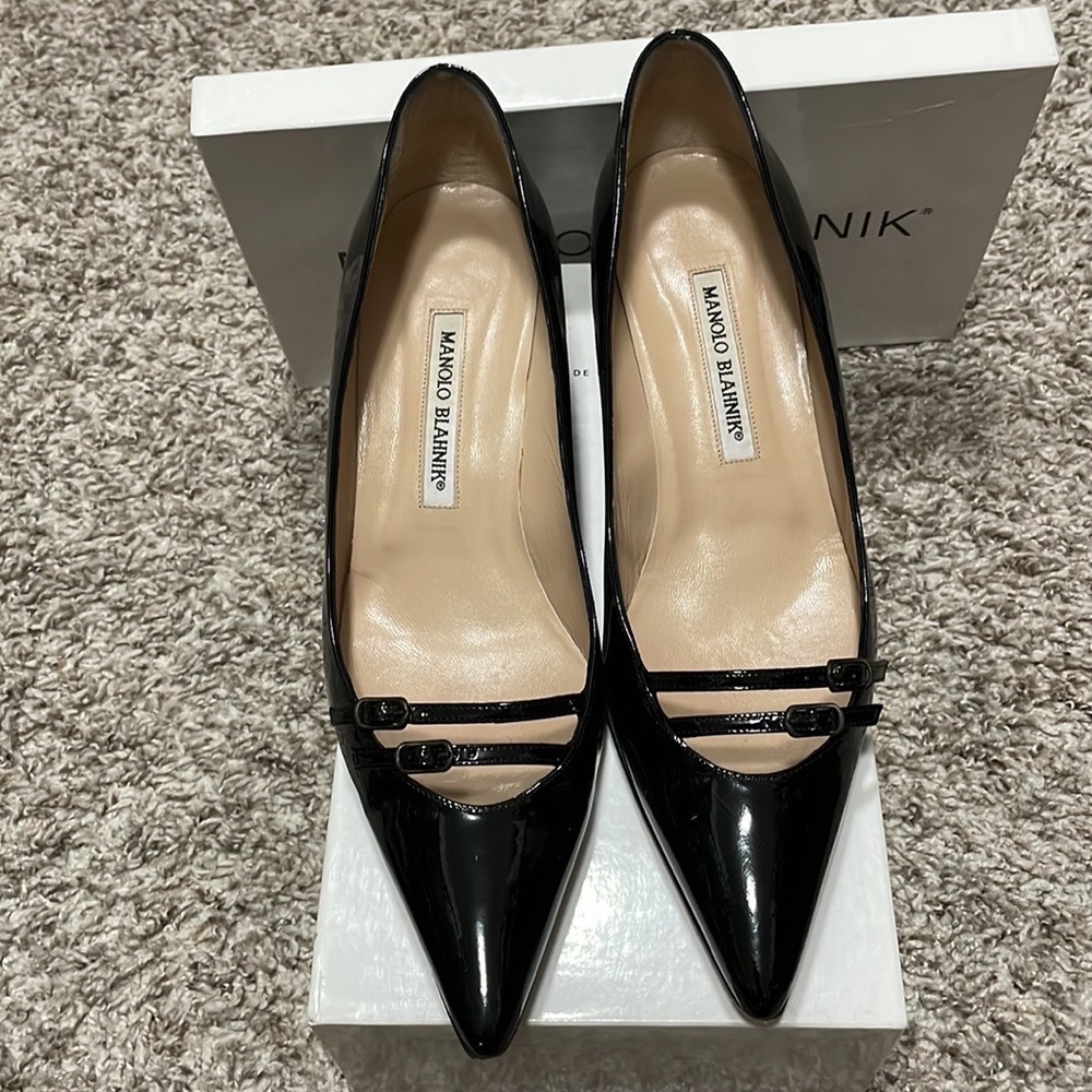 Manolo Blahnik - Kirla Patent Leather Black kitten heels